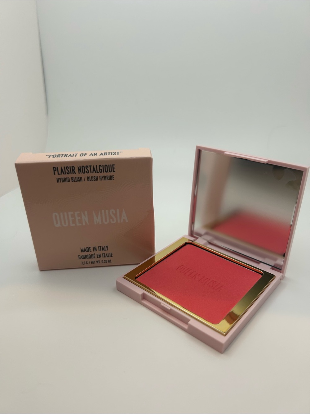Plaisir Nostalgique Hybrid Blush — Queen Musia “Portrait of an Artist”